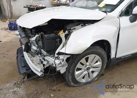 2018 Subaru Outback 2.5I Premium z USA, uszkodzony, nr VIN 4S4BSAFC1J3338612